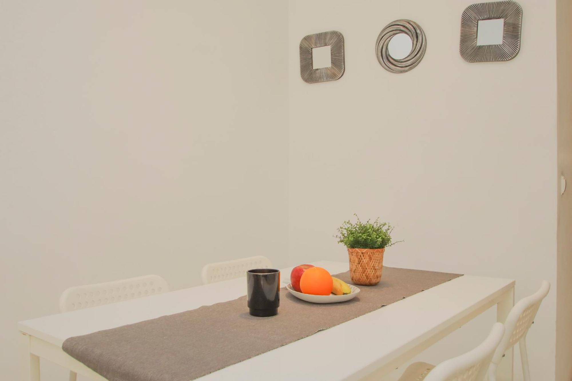 Lovely Apt In The City Center - 15M Walk Giralda Севилья Экстерьер фото