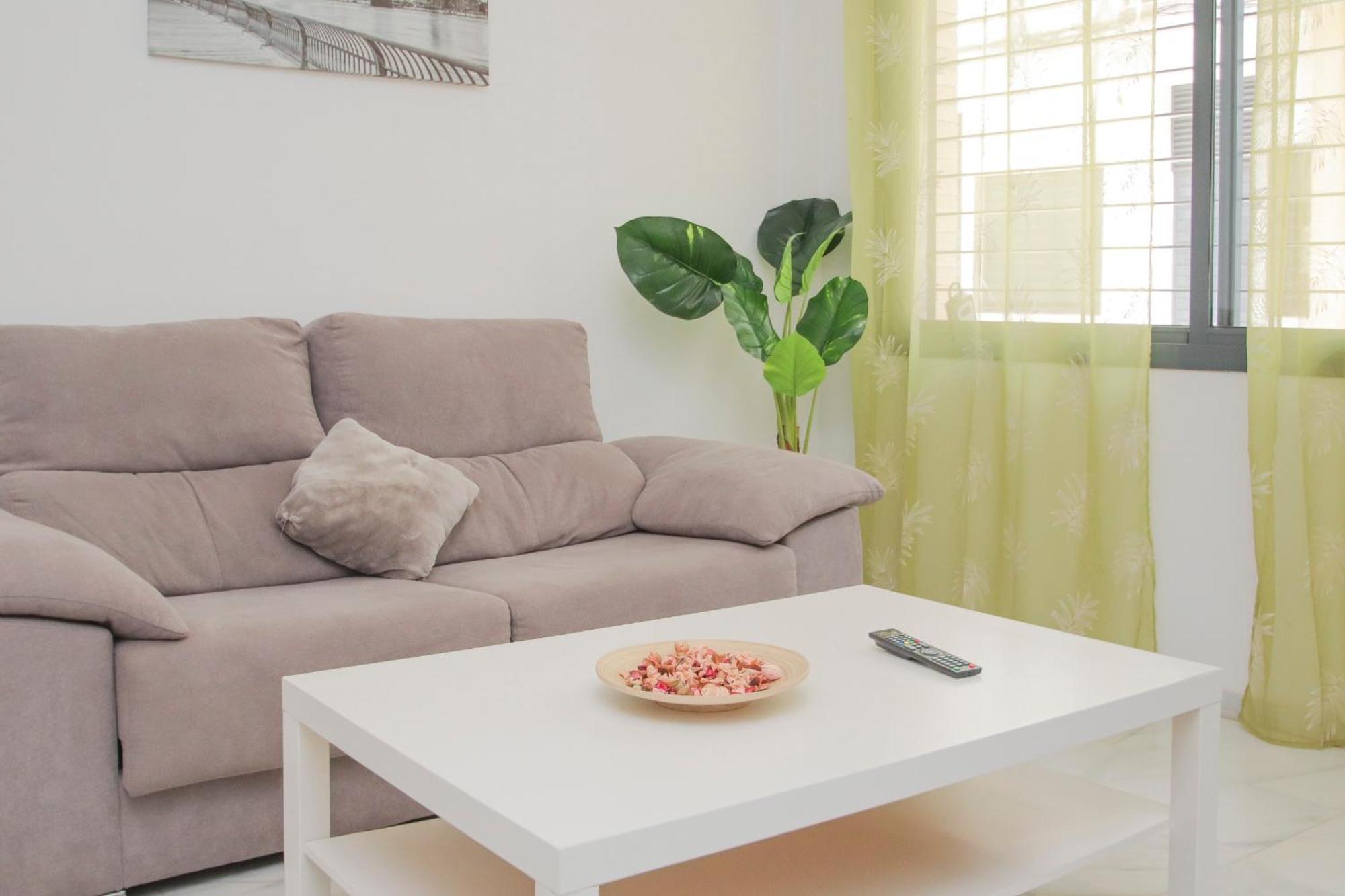 Lovely Apt In The City Center - 15M Walk Giralda Севилья Экстерьер фото