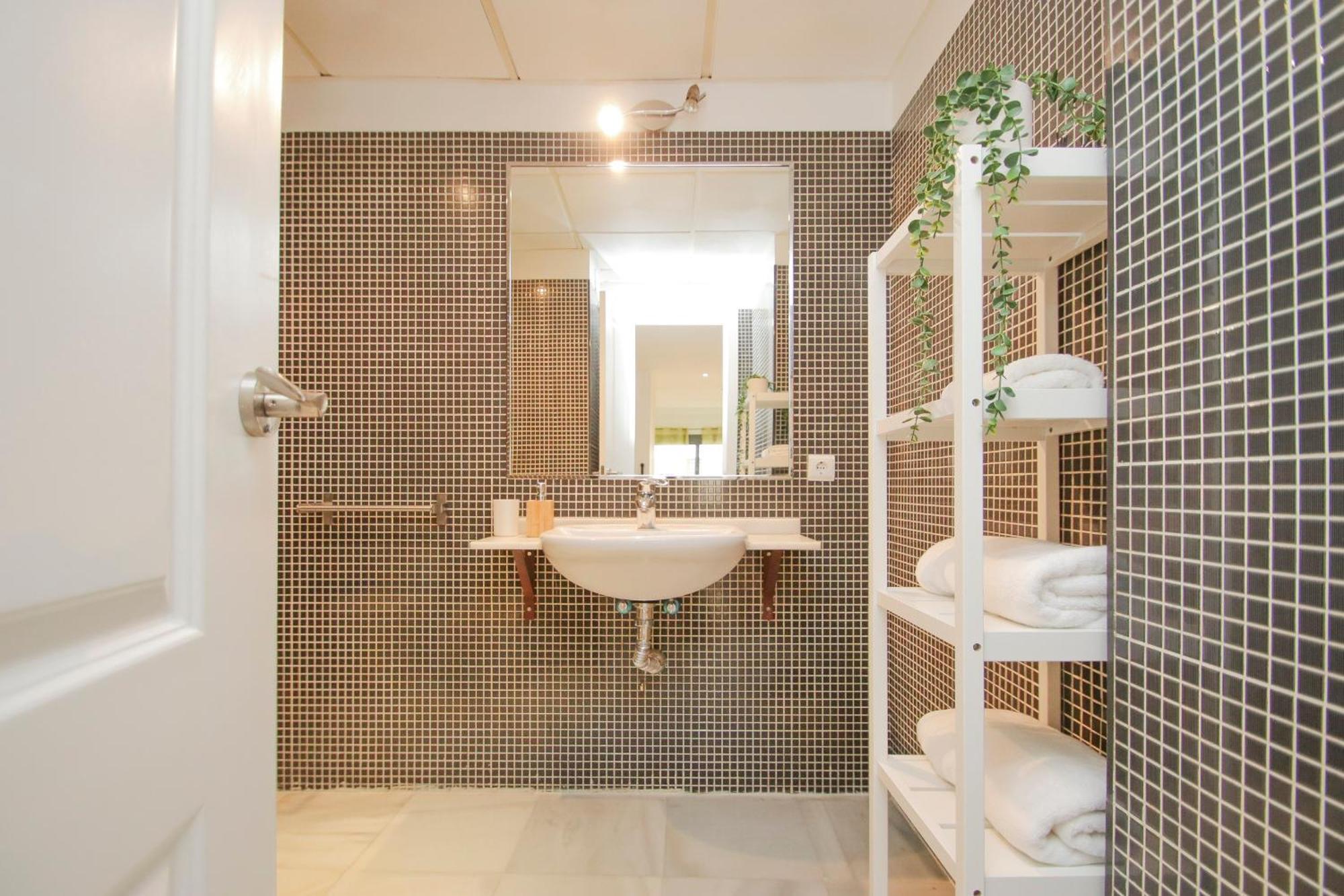 Lovely Apt In The City Center - 15M Walk Giralda Севилья Экстерьер фото